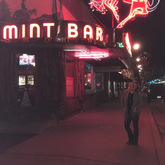 Meet your Posher, Katie - Picture 1 of 1